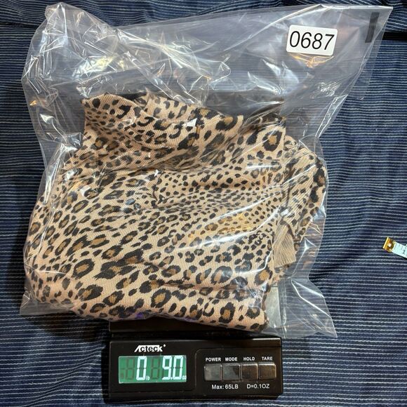 Time and Tru Womens L Leopard Animal Print Sweater Tan Brown Knit Boho Fall Cozy - Picture 7 of 7